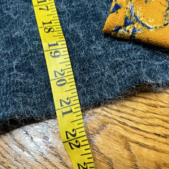 Lana Lee Canada blue knit sweater. Fabric and size tag missing. Size Medium. - Picture 9 of 15